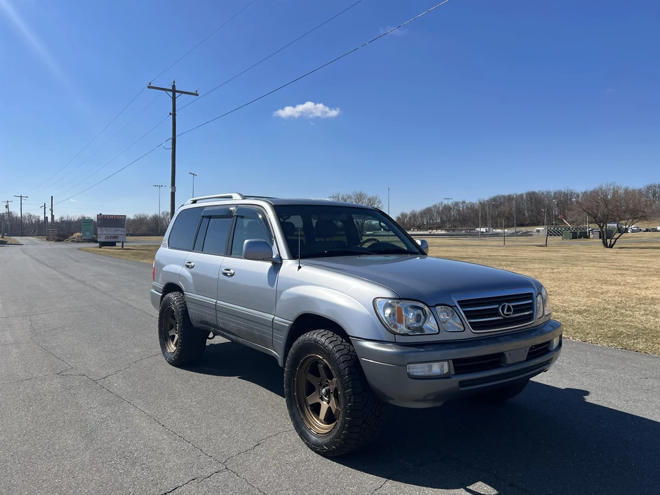 2005 Lexus LX 2nd Gen - Image 28 of 31