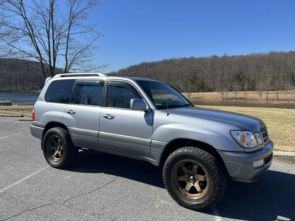 2005 Lexus LX 2nd Gen - Image 25 of 31