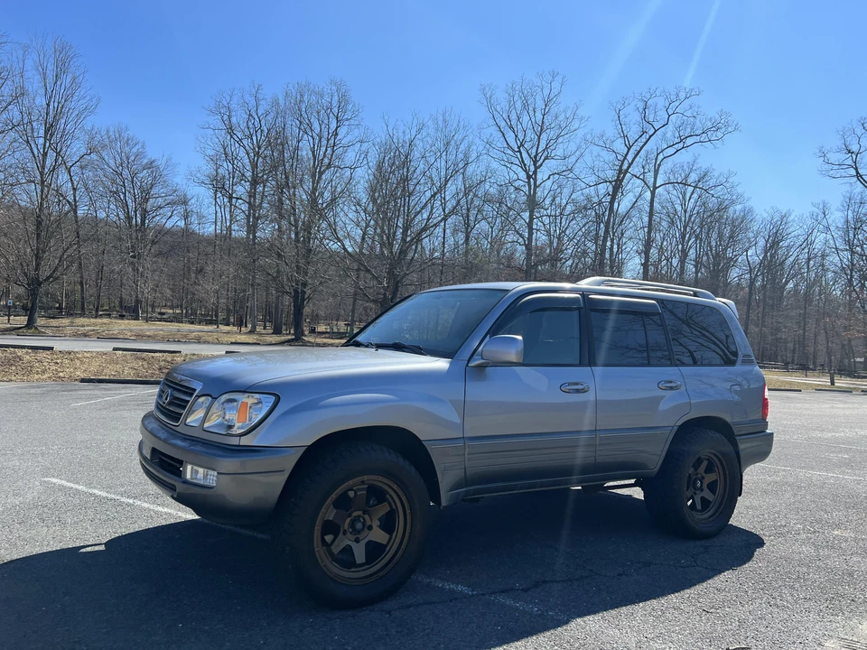 2005 Lexus LX 2nd Gen - Image 11 of 31