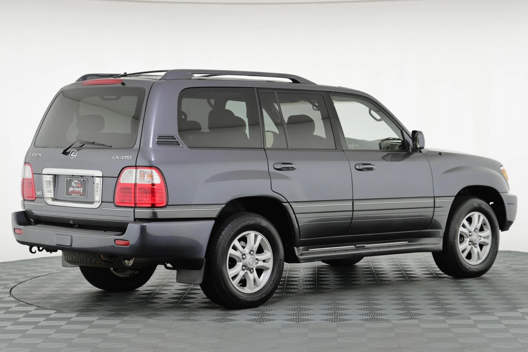 2005 Lexus LX 2nd Gen - Image 4 of 31