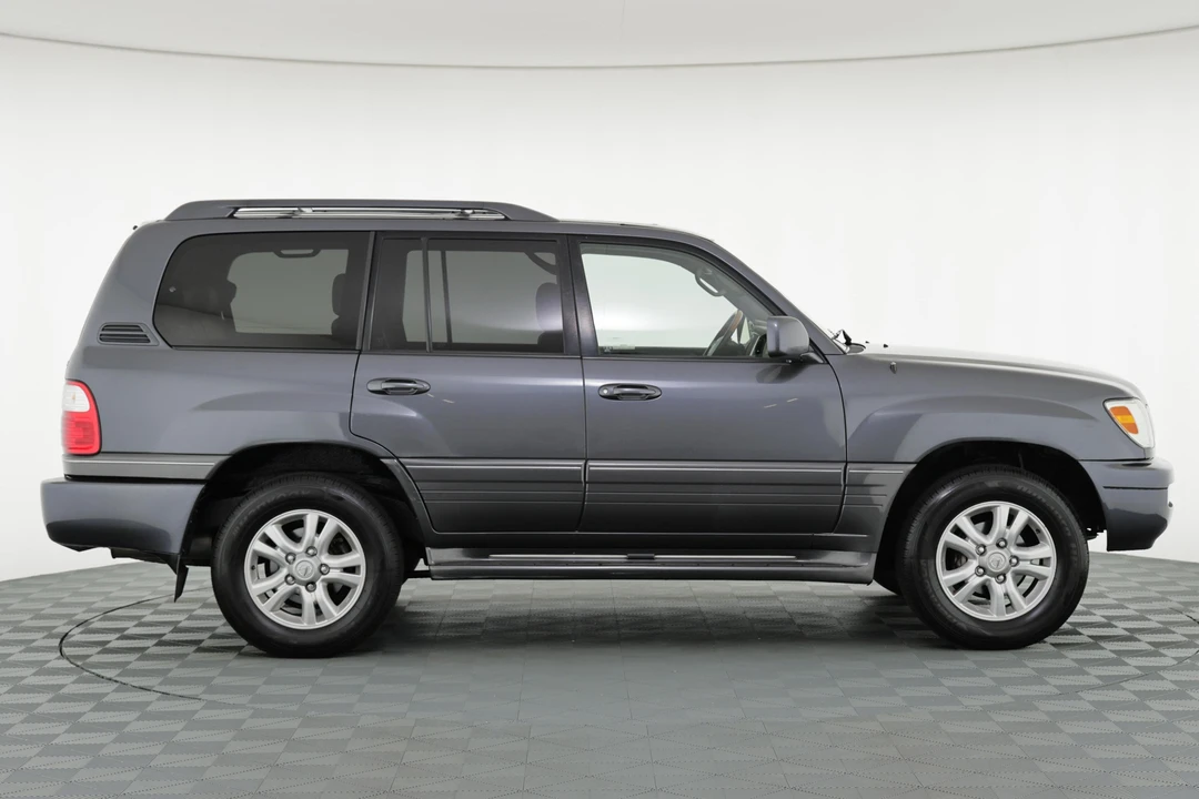 2005 Lexus LX 2nd Gen - Image 3 of 31