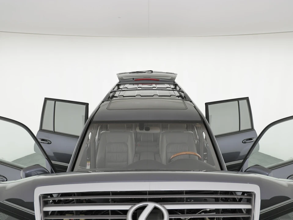 2005 Lexus LX 2nd Gen - Image 16 of 31