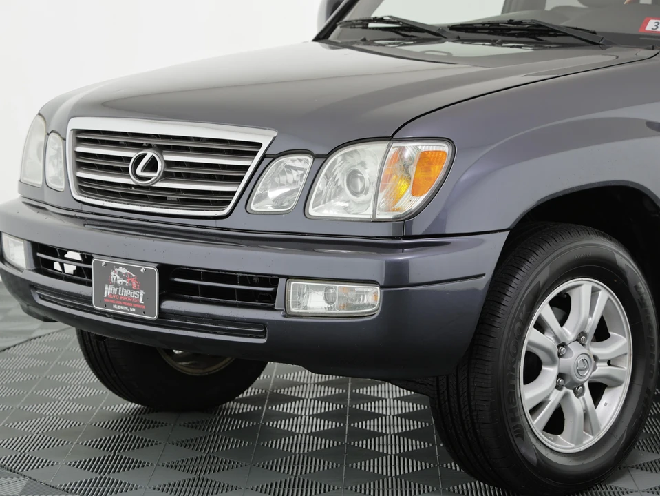 2005 Lexus LX 2nd Gen - Image 17 of 31