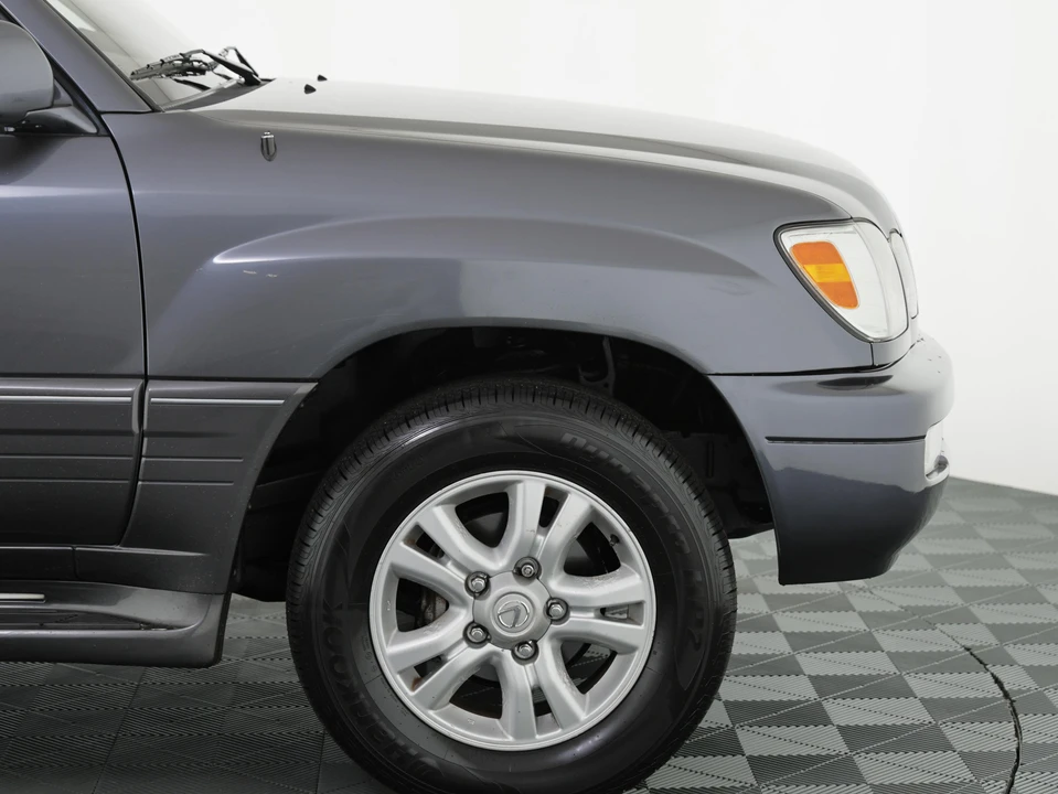 2005 Lexus LX 2nd Gen - Image 26 of 31