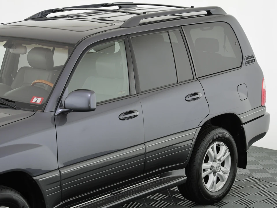2005 Lexus LX 2nd Gen - Image 20 of 31