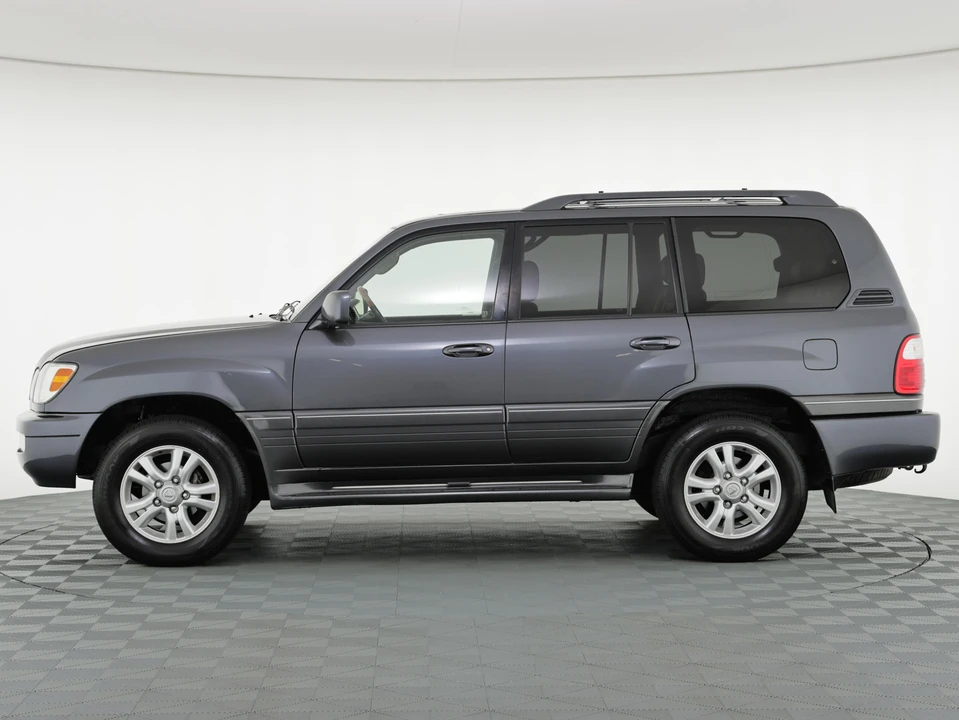 2005 Lexus LX 2nd Gen - Image 9 of 31