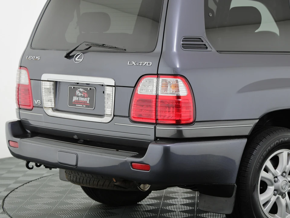 2005 Lexus LX 2nd Gen - Image 24 of 31