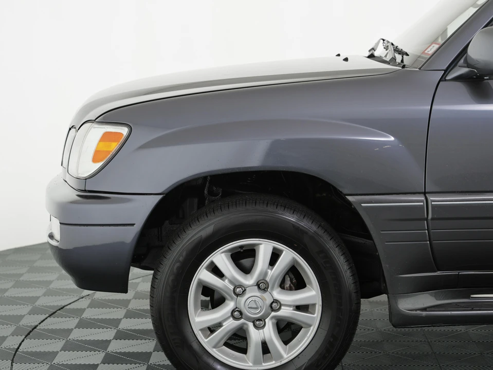 2005 Lexus LX 2nd Gen - Image 19 of 31