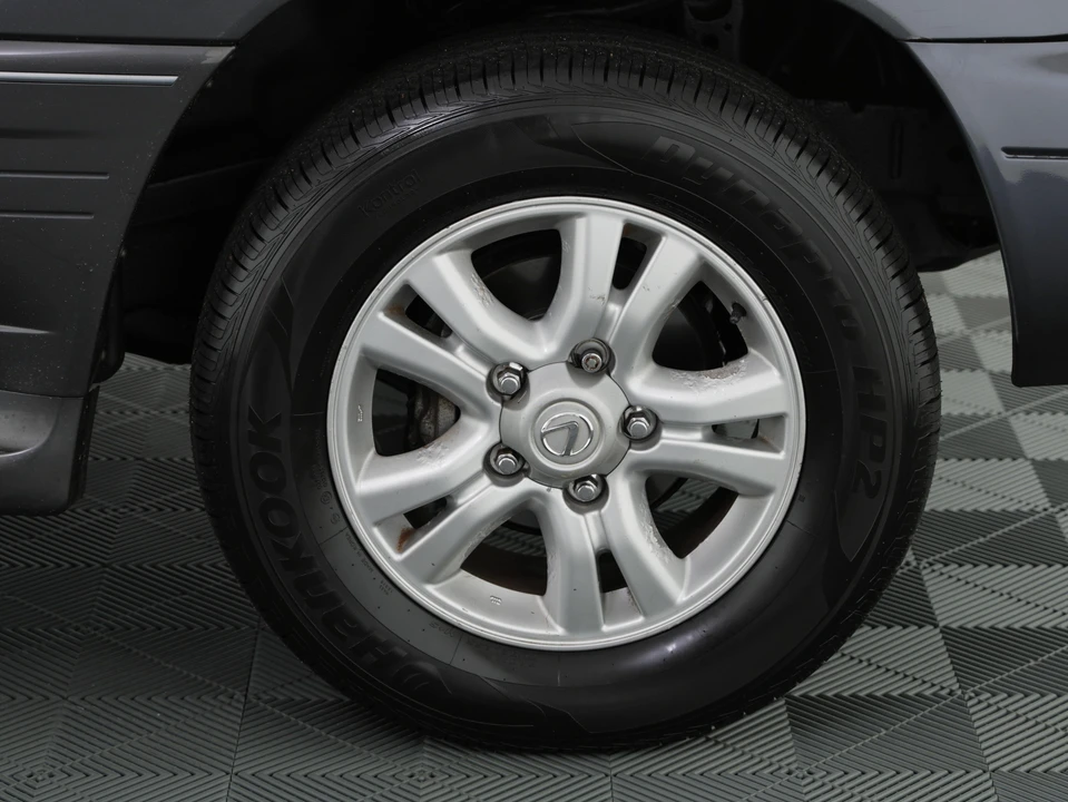 2005 Lexus LX 2nd Gen - Image 30 of 31