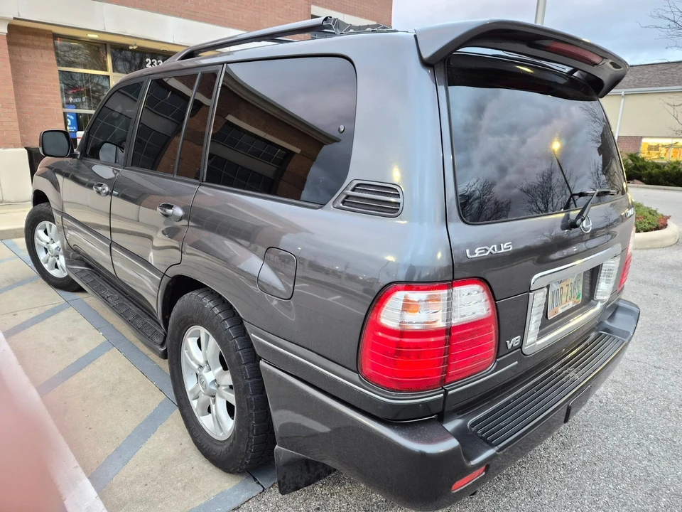2005 Lexus LX 2nd Gen - Image 9 of 11