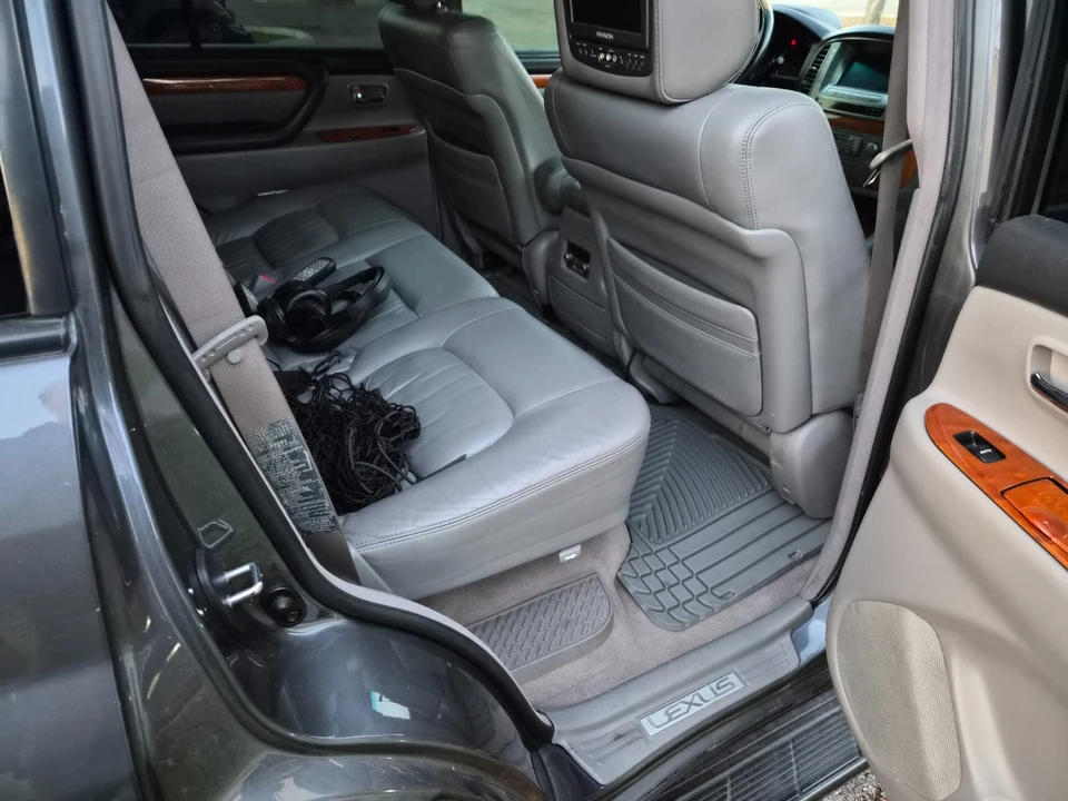 2005 Lexus LX 2nd Gen - Image 5 of 11