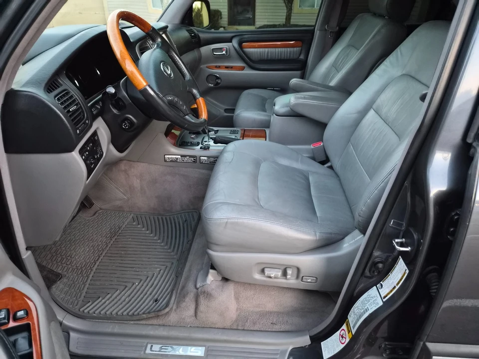 2005 Lexus LX 2nd Gen - Image 4 of 11