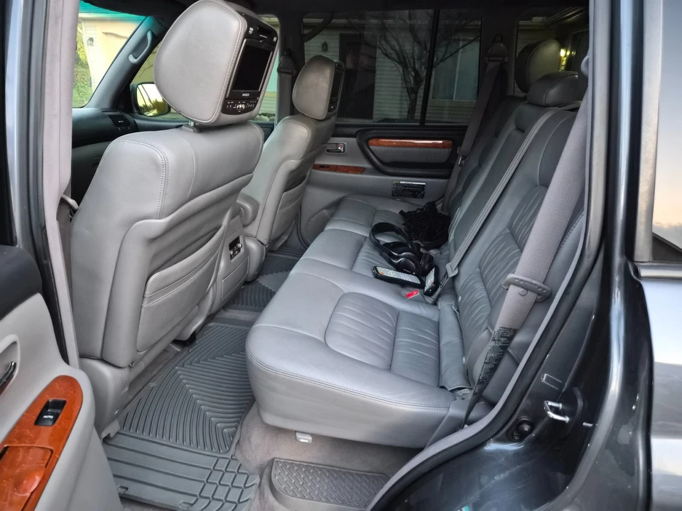 2005 Lexus LX 2nd Gen - Image 6 of 11