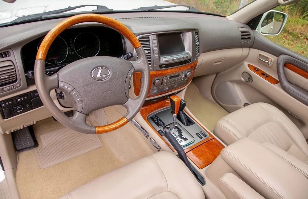 2005 Lexus LX 3rd Gen - Image 17 of 19