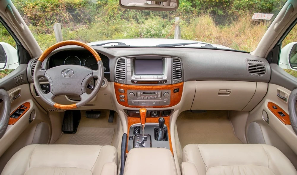 2005 Lexus LX 3rd Gen - Image 16 of 19