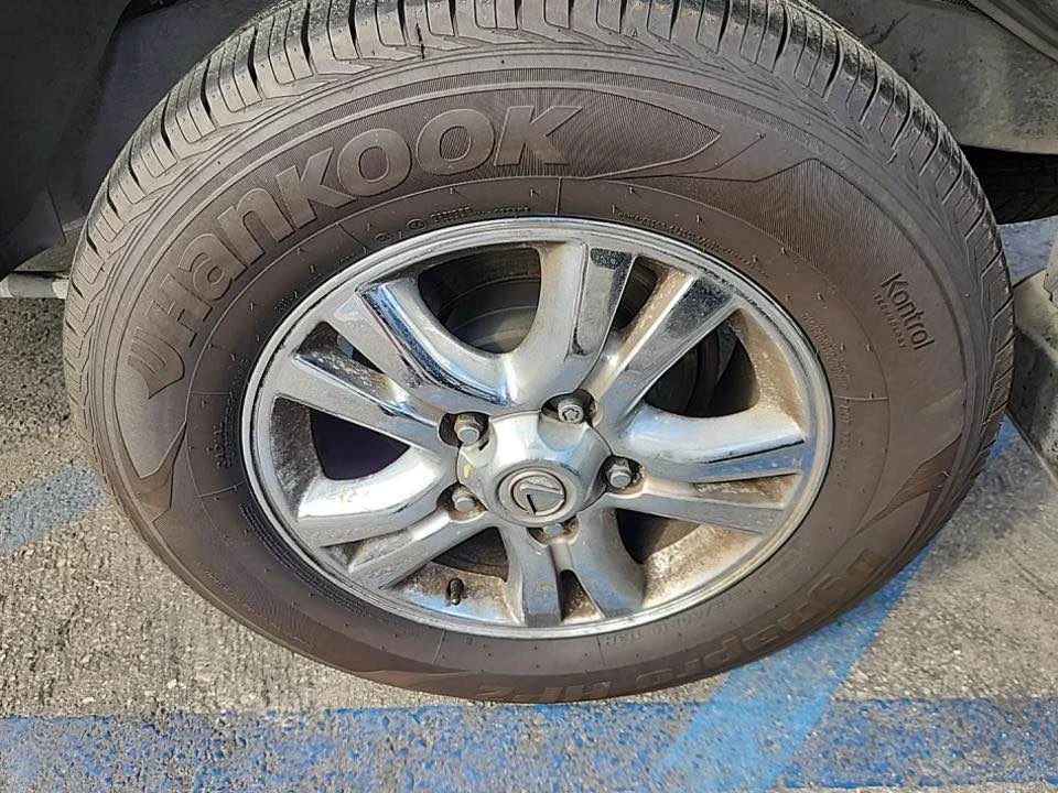 2005 Lexus LX 2nd Gen - Image 17 of 18