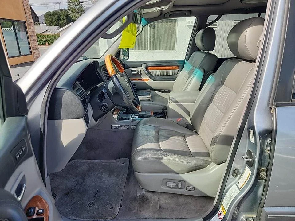 2005 Lexus LX 2nd Gen - Image 12 of 18
