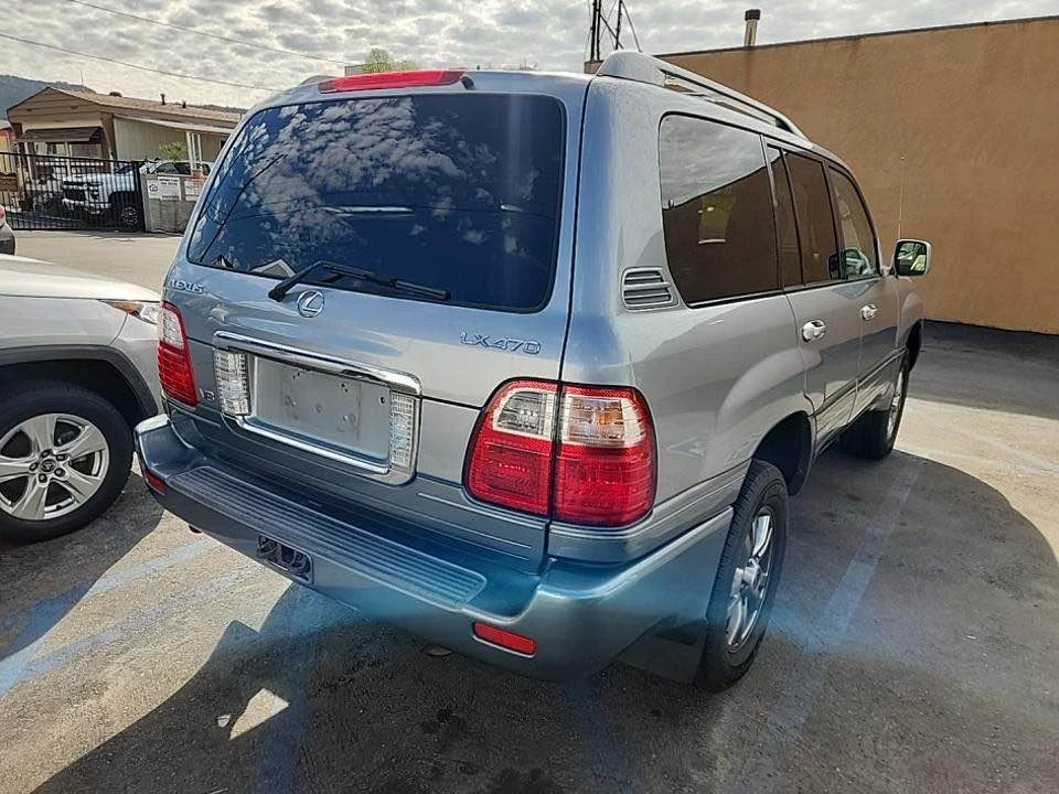 2005 Lexus LX 2nd Gen - Image 4 of 18