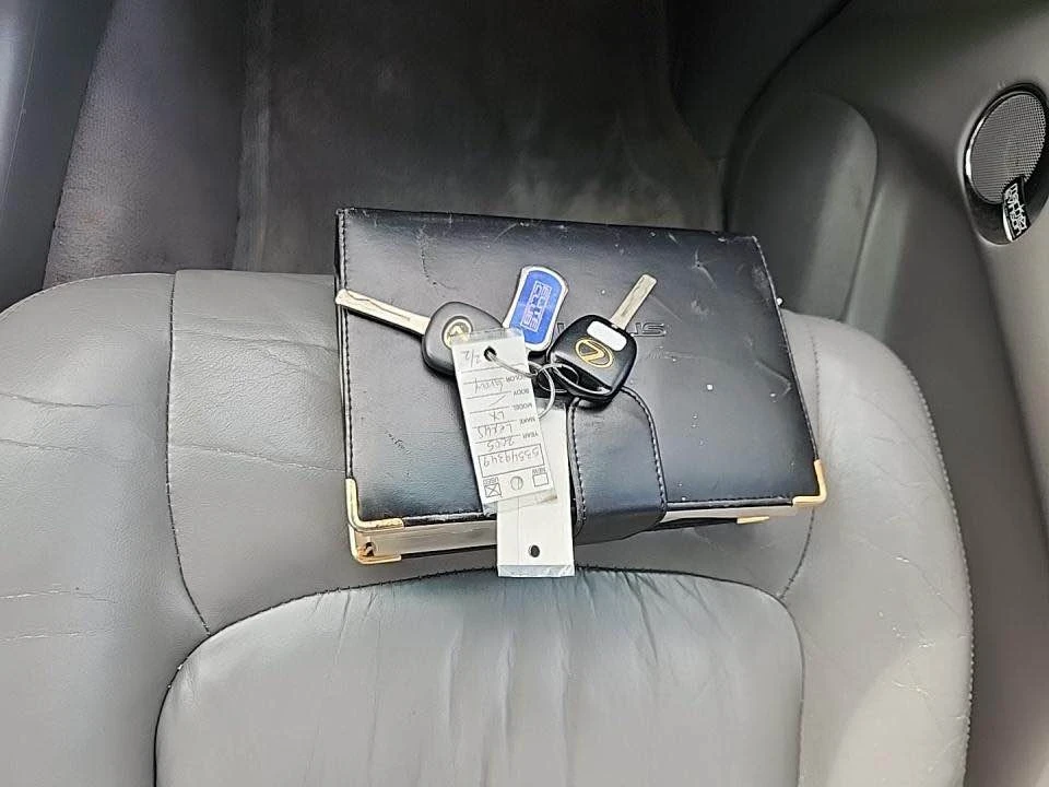 2005 Lexus LX 2nd Gen - Image 10 of 18
