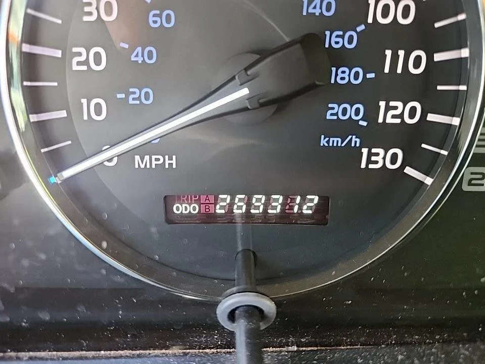 2005 Lexus LX 2nd Gen - Image 14 of 18