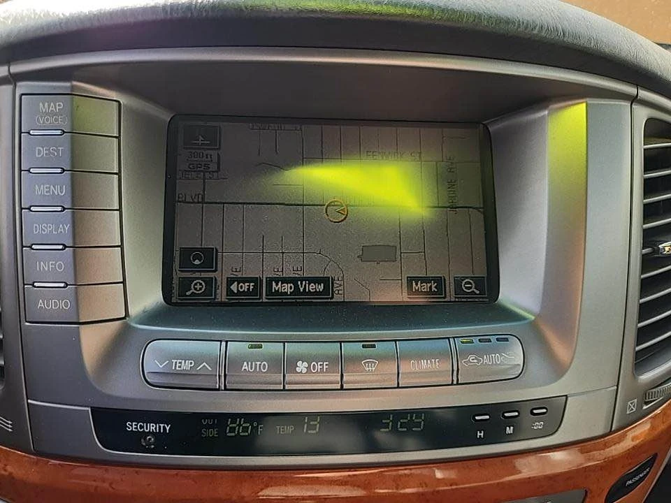 2005 Lexus LX 2nd Gen - Image 11 of 18