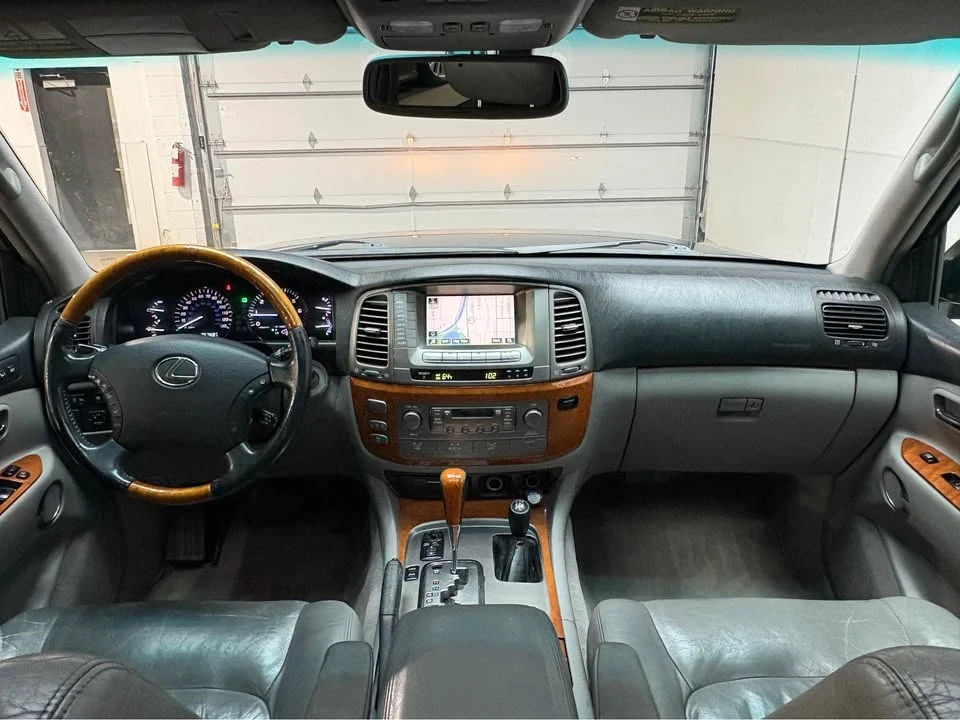 2005 Lexus LX 2nd Gen - Image 10 of 20