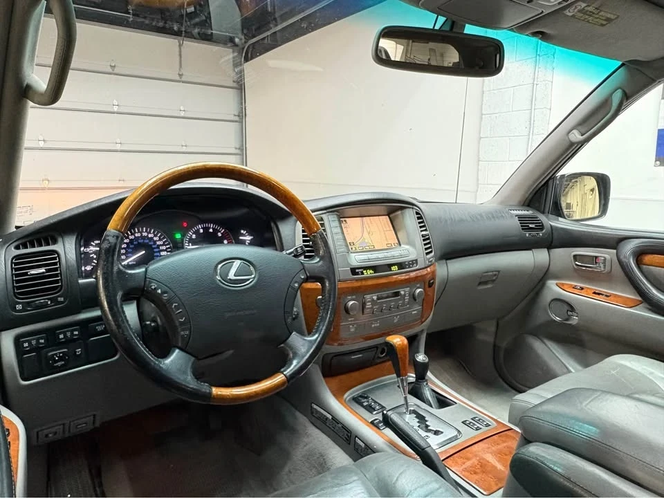 2005 Lexus LX 2nd Gen - Image 11 of 20