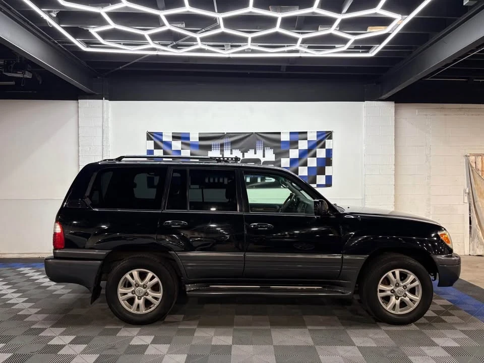 2005 Lexus LX 2nd Gen - Image 3 of 20