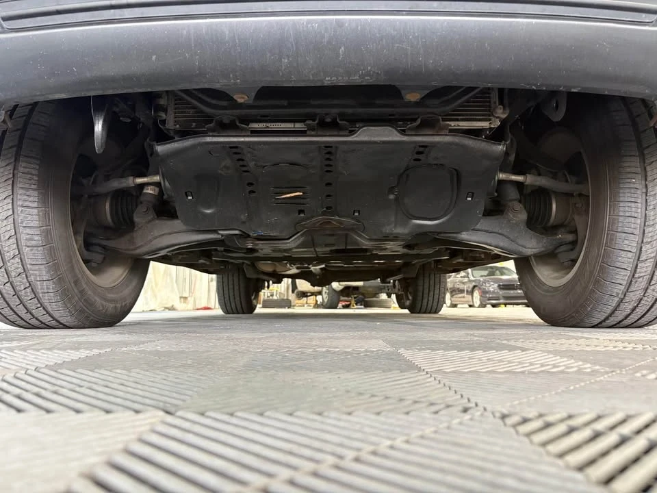 2005 Lexus LX 2nd Gen - Image 19 of 20