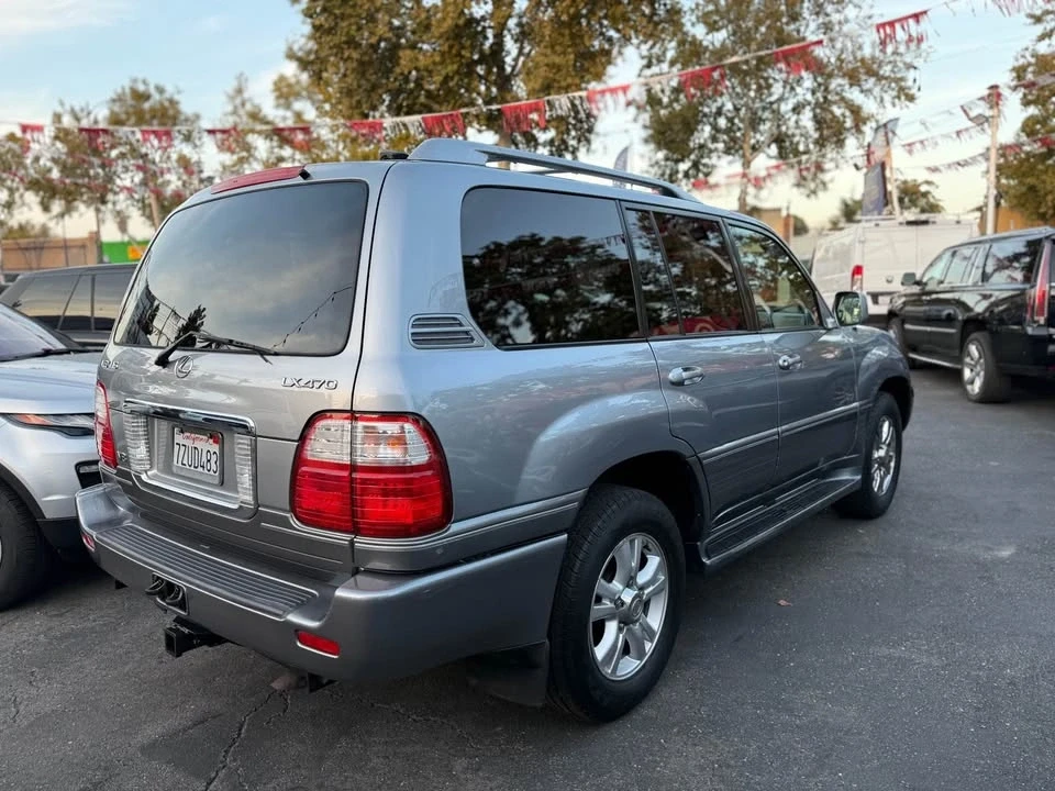2005 Lexus LX 2nd Gen - Image 5 of 14