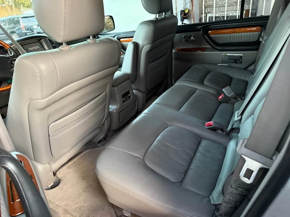 2005 Lexus LX 2nd Gen - Image 13 of 14