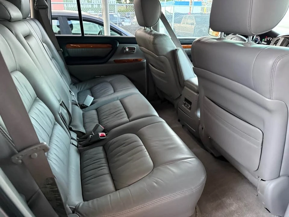 2005 Lexus LX 2nd Gen - Image 11 of 14