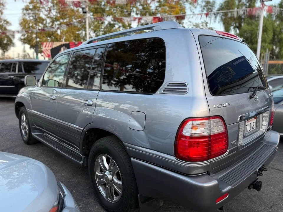 2005 Lexus LX 2nd Gen - Image 4 of 14