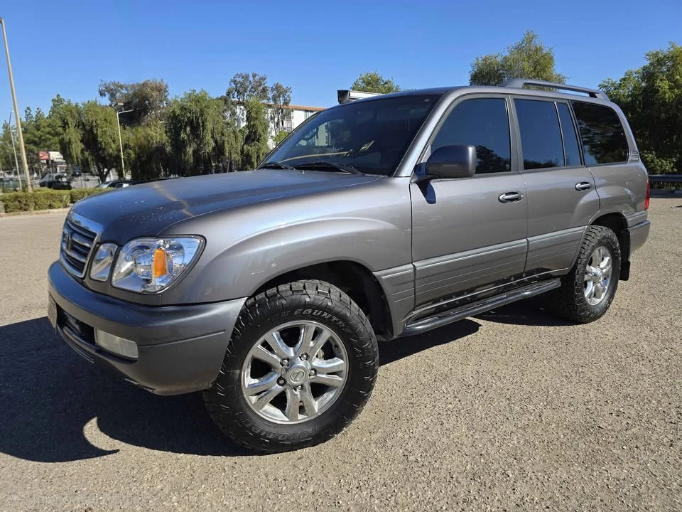 2005 Lexus LX 2nd Gen - Image 5 of 19