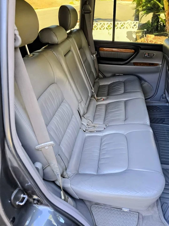 2005 Lexus LX 2nd Gen - Image 11 of 19