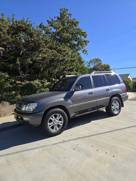 2005 Lexus LX 2nd Gen - Image 2 of 19