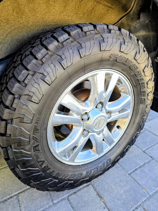 2005 Lexus LX 2nd Gen - Image 16 of 19