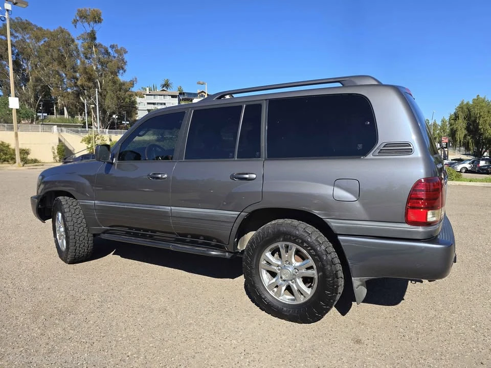 2005 Lexus LX 2nd Gen - Image 3 of 19