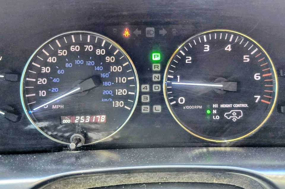 2005 Lexus LX 2nd Gen - Image 13 of 19