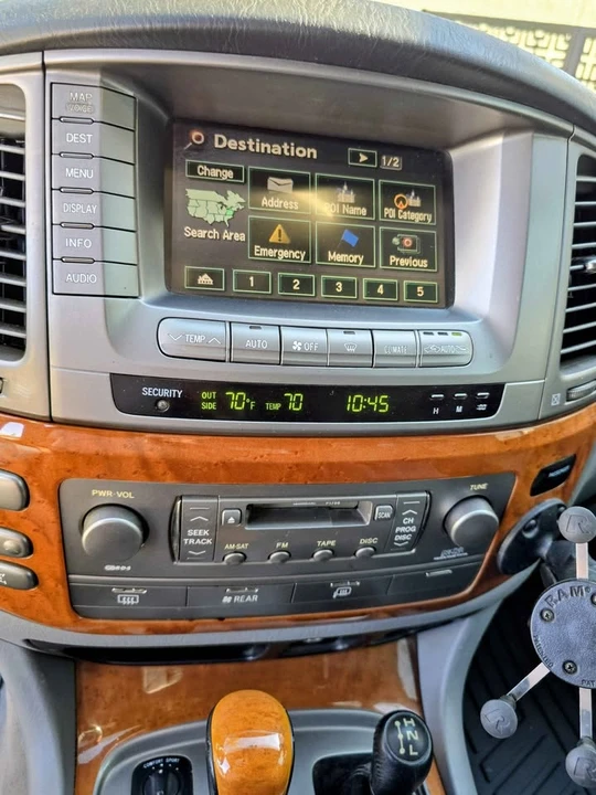 2005 Lexus LX 2nd Gen - Image 15 of 19