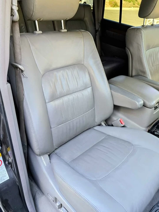 2005 Lexus LX 2nd Gen - Image 10 of 19