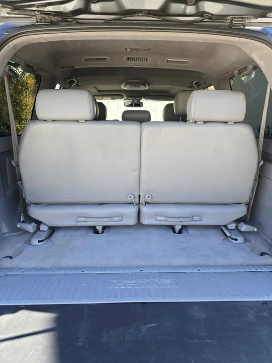 2005 Lexus LX 2nd Gen - Image 18 of 19
