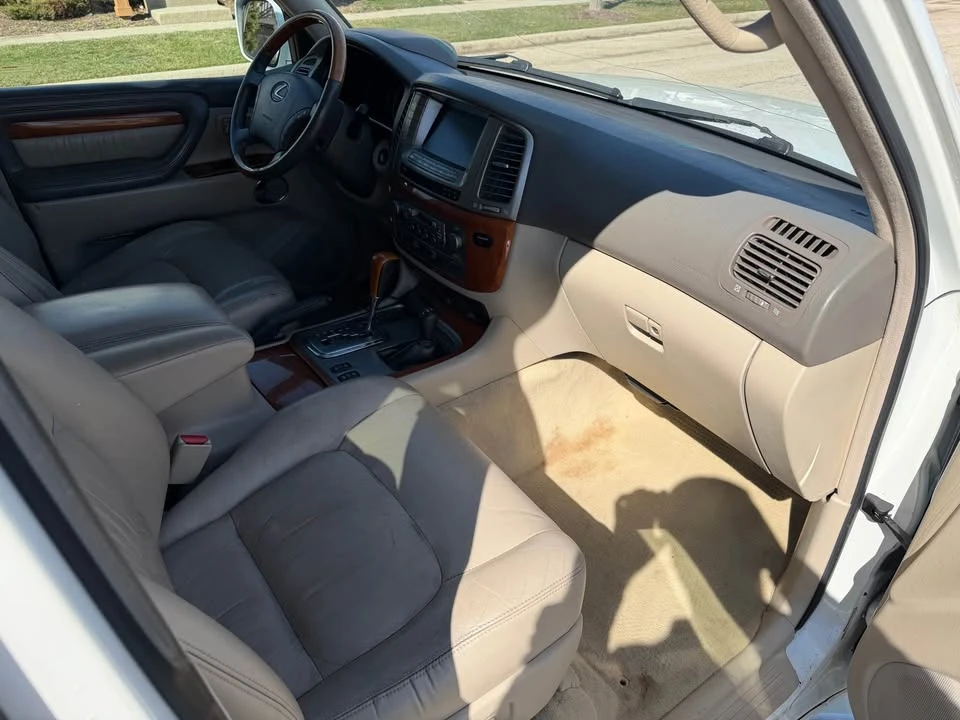 2005 Lexus LX 2nd Gen - Image 11 of 15