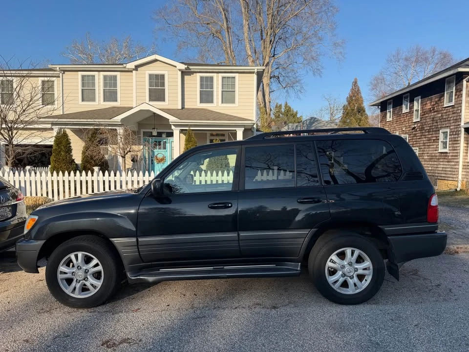2005 Lexus LX 2nd Gen - Image 2 of 9