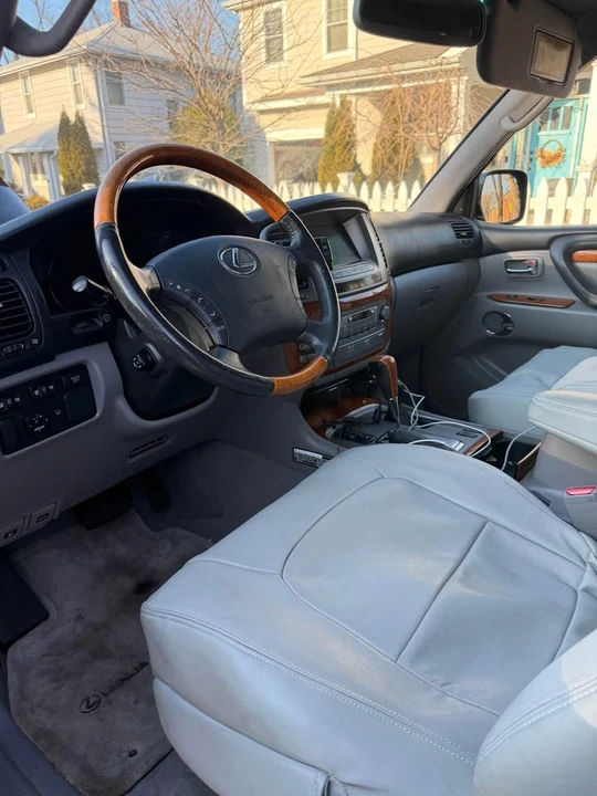 2005 Lexus LX 2nd Gen - Image 6 of 9