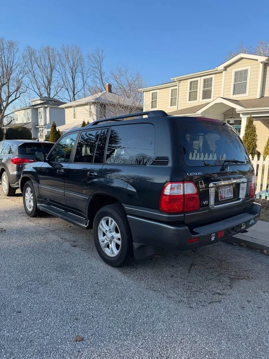 2005 Lexus LX 2nd Gen - Image 3 of 9