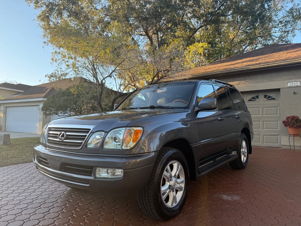 2005 Lexus LX 3rd Gen - Image 9 of 21