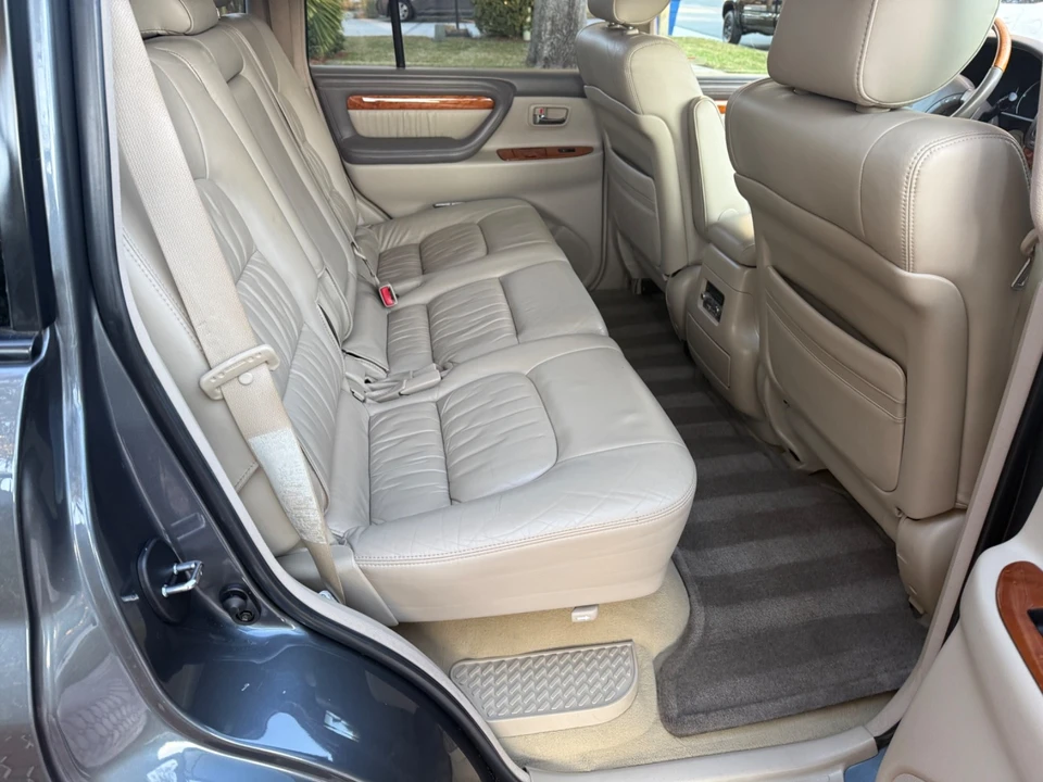 2005 Lexus LX 3rd Gen - Image 16 of 21
