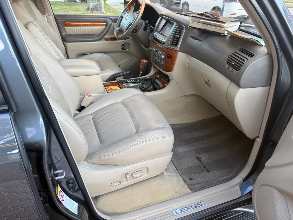 2005 Lexus LX 3rd Gen - Image 14 of 21
