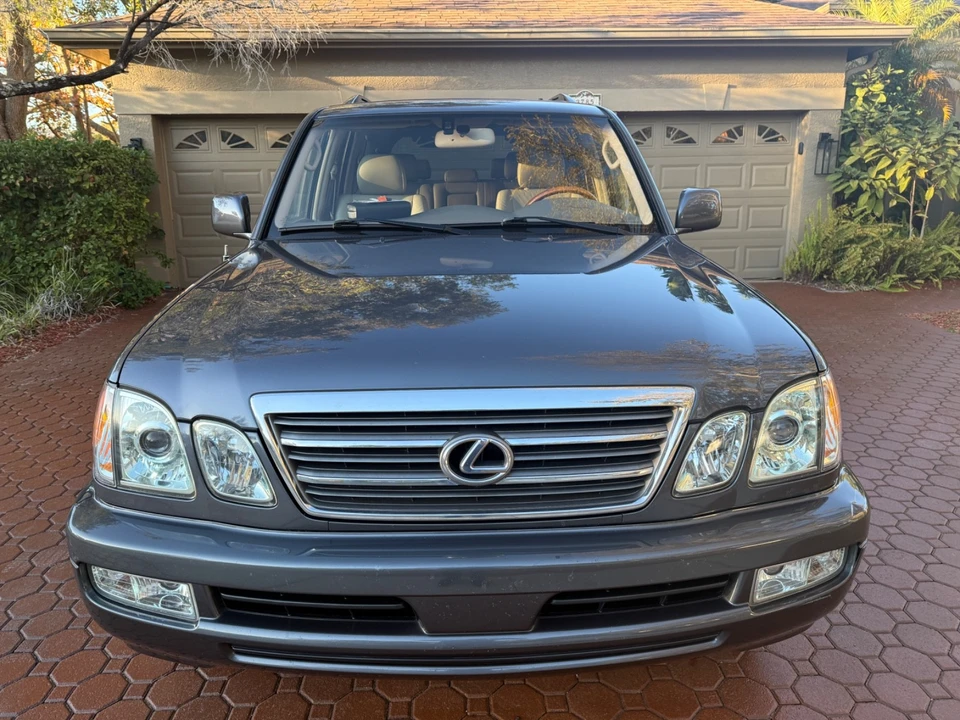 2005 Lexus LX 3rd Gen - Image 11 of 21